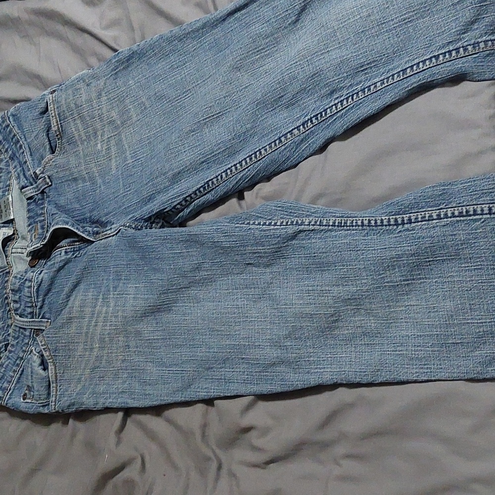 Low-rise boot cut jeans misses 12- long